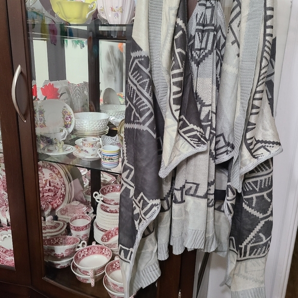 NWOT Tribal Print Shark Bite Vest Size Xsmall - Picture 3 of 8